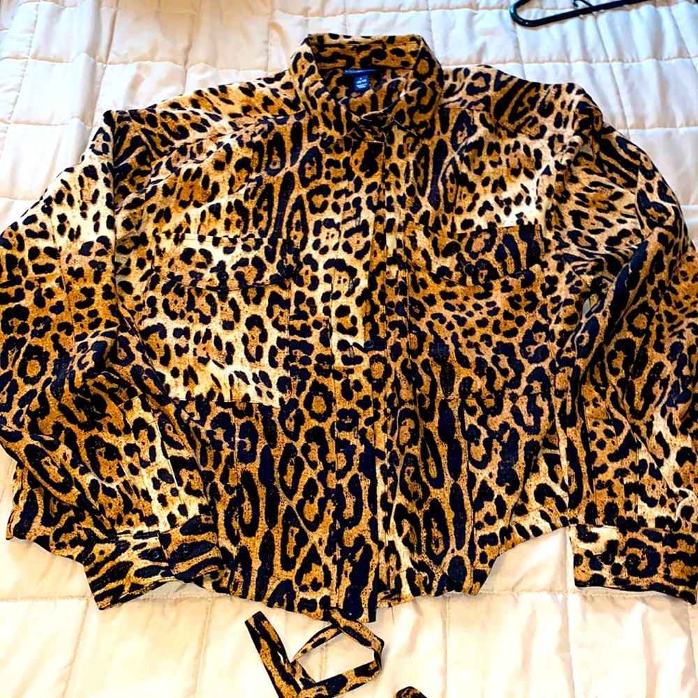 Scoop oversized leopard print blouse size L